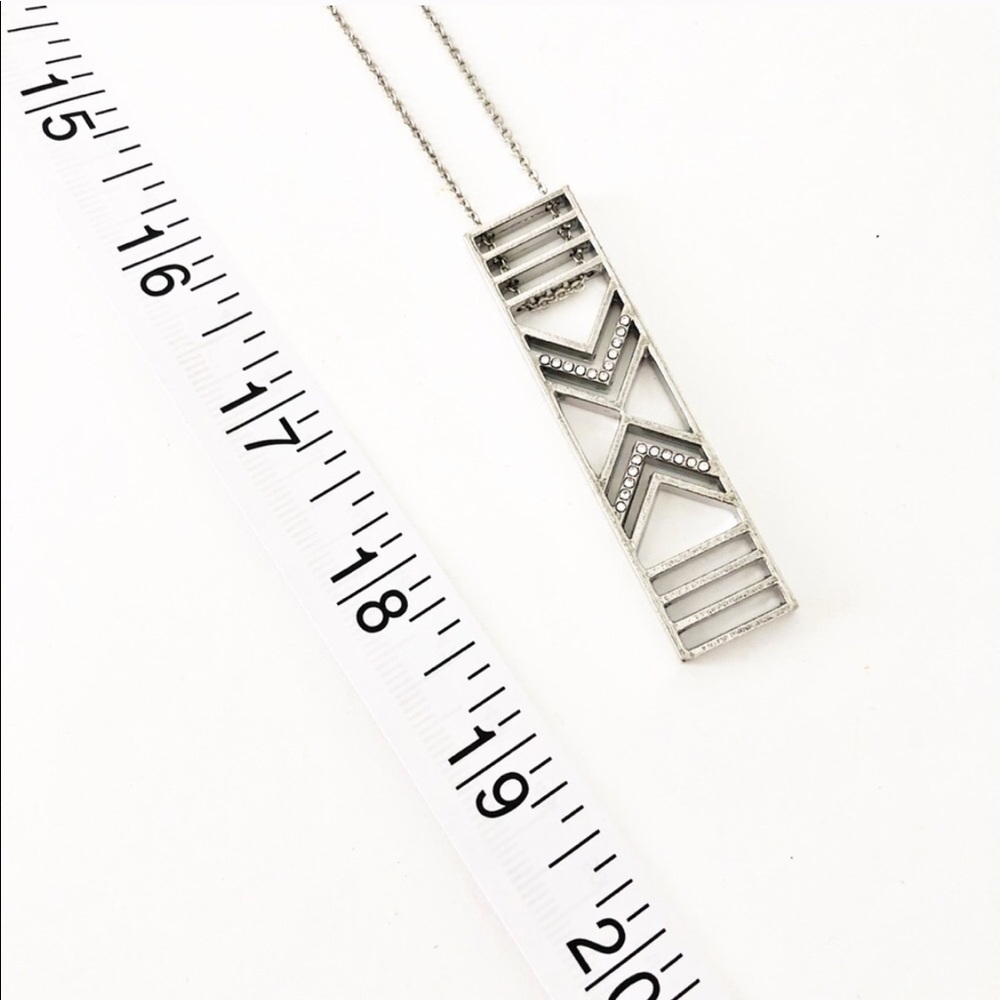Express silver geometric pendant necklace - Picture 2 of 3